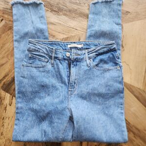 Levi's 721 High Rise Skinny Jeans Stonewashed w/ Frayed Cuffs Sz 28